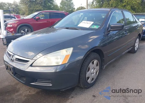 2007 Honda Accord 2.4 Lx z USA, uszkodzony, nr VIN 1HGCM56407A046829